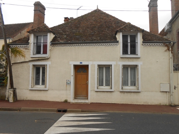 A LOUER MAISON DE VILLAGE MONTCRESSON