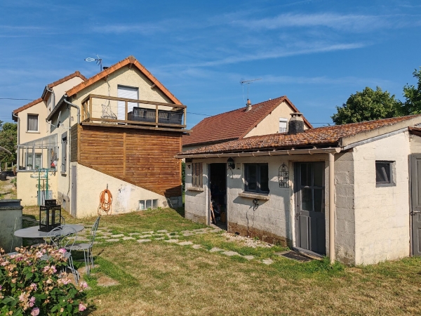 PAVILLON F5 sur terrain 890M² et 2 gîtes indépendants
