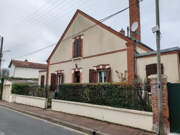 MAISON DE VILLE DISTRICT 5 CHAMBRES