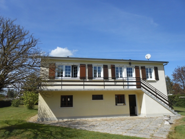 PAVILLON sur sous-sol total proche LORRIS