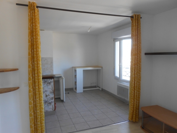 Appartement T1 bis - Proche zone commerciale Amilly Antibes